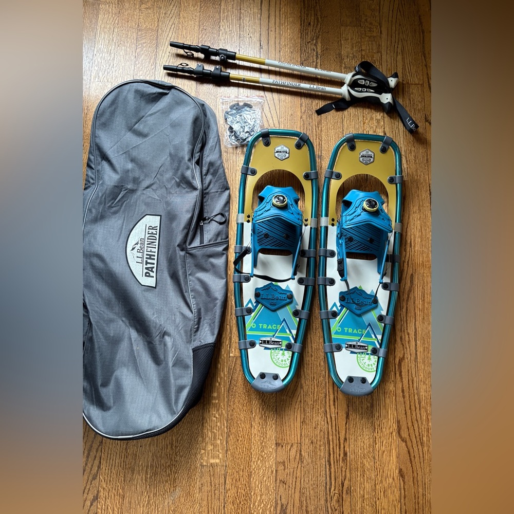 Pathfinder Snowshoes with Poles and Bag